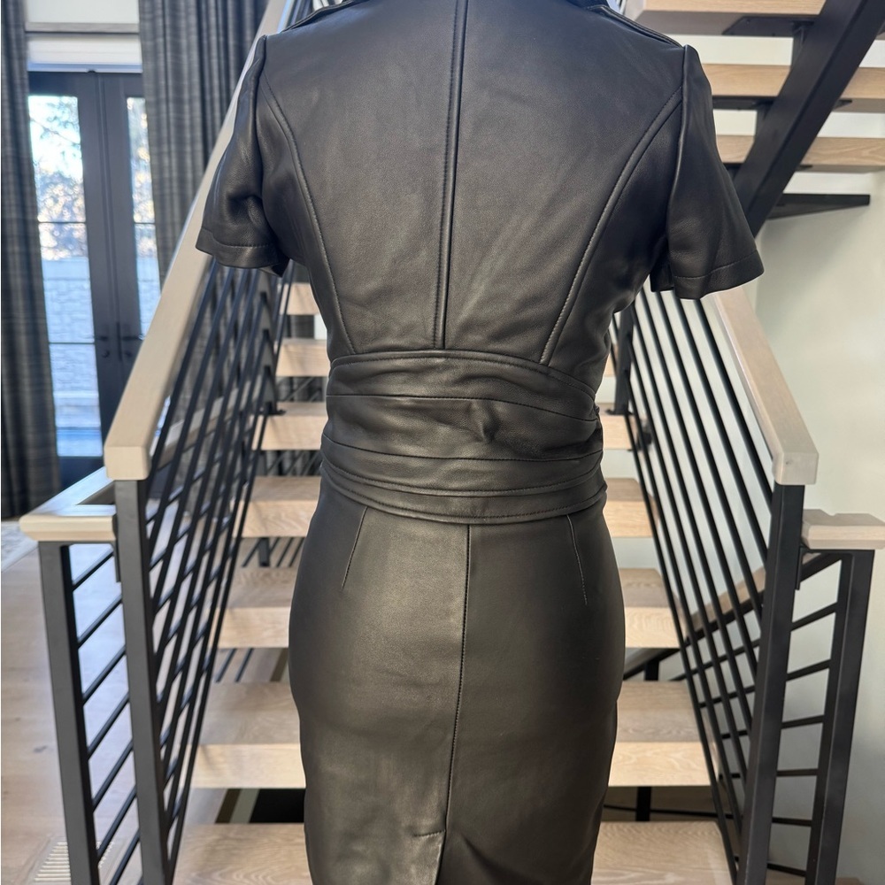 Chic Black Leather Outfit with Zipper Accents - Picture 7 of 8